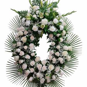 Corona Funeraria de Rosas Blancas Naturales. Coronas urgentes mandar al tanatorio hoy rápido. Floristería tanatorios cerca.